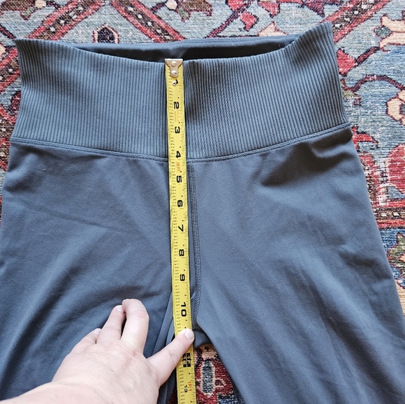 Vuori High Rise 7/8 Length Leggings with Ribbed Waistband sz S? - Picture 6 of 9
